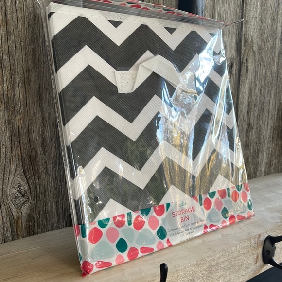 NWT Get Organized with this CuteBlack and White Chevron Stripes Storage Bin Cube - Picture 3 of 7